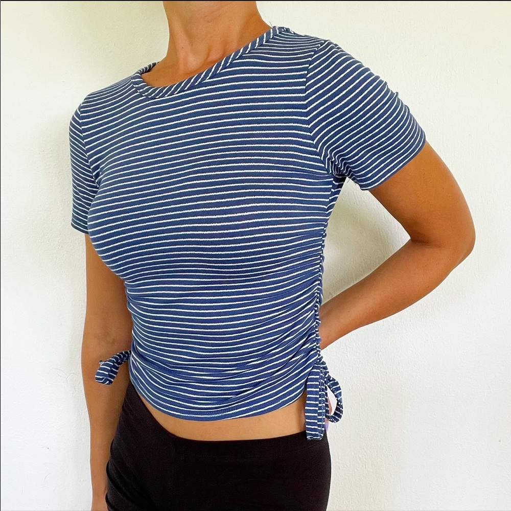 Brit & Bri blue striped tie side tee size small